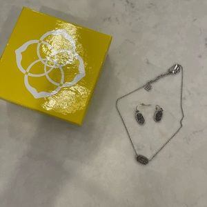 Kendra Scott necklace and earring set